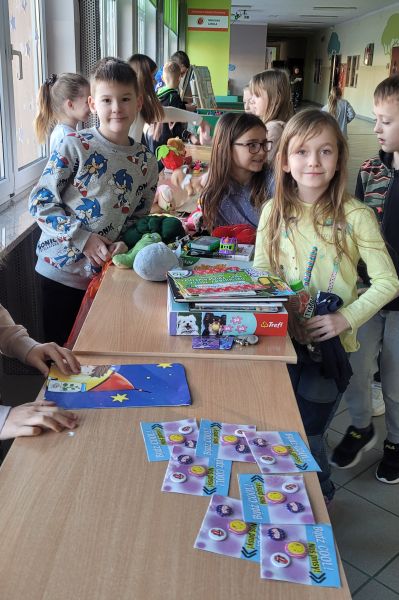 zdjęcie uczni&oacute;w podczas Giełdy Wymiany