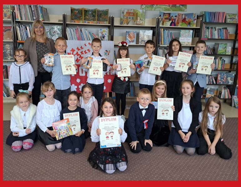 zdjęcie uczestnik&oacute;w konkursu wiersza patriotycznego