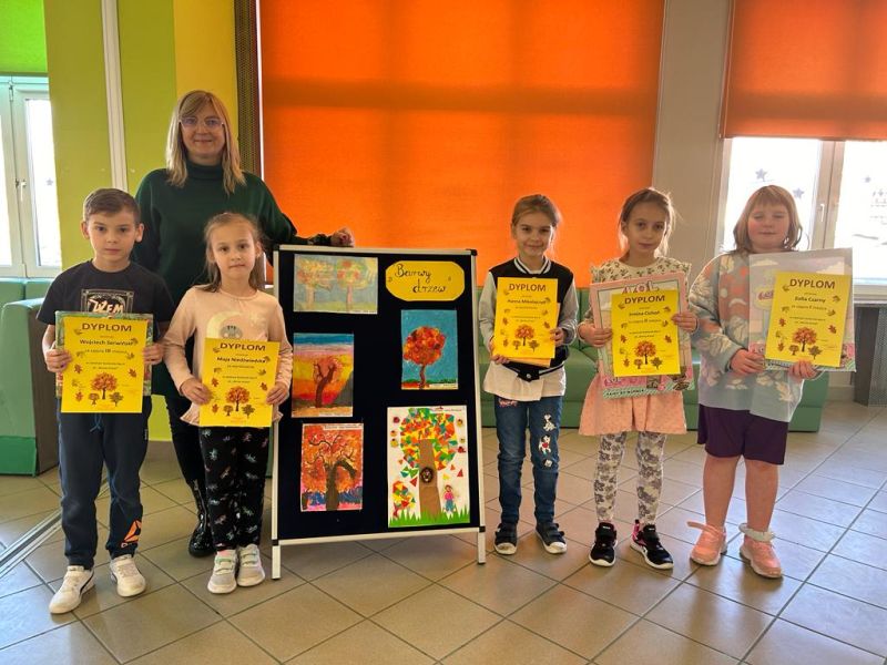 zdjęcie uczestnik&oacute;w konkursu plastycznego