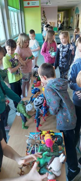 zdjęcie uczni&oacute;w podczas Giełdy Wymiany