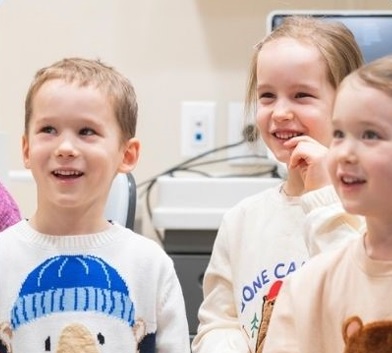 zdjęcie uśmiechniętych dzieci