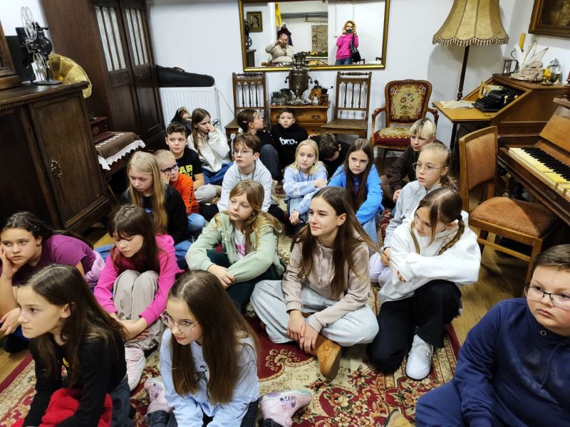 zdjęcie uczestnik&oacute;w żywej lekcji historii