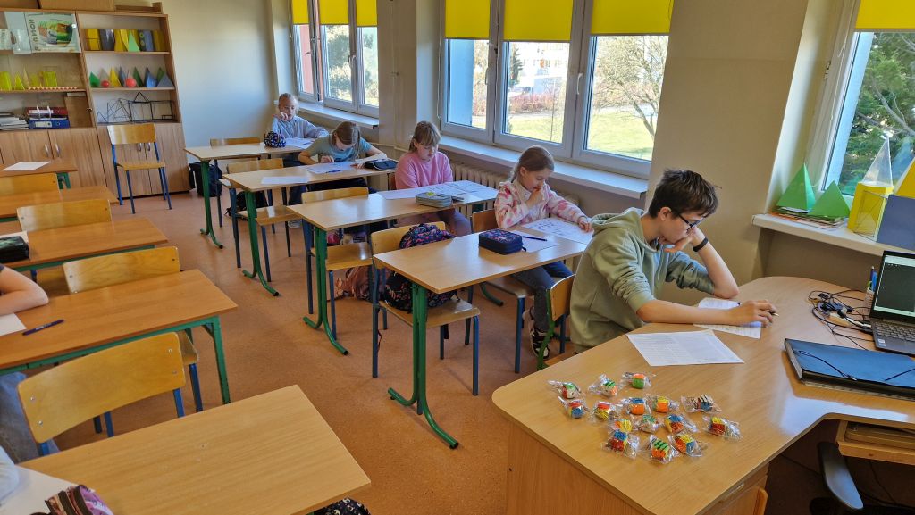 zdjęcie uczestnik&oacute;w konkursu "Kangur matematyczny 2025"