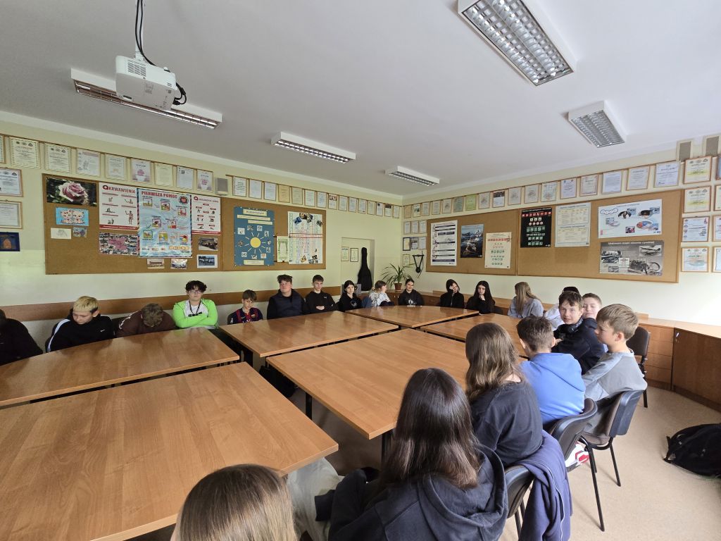 zdjęcie uczestnik&oacute;w debaty