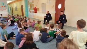 Uczniowiepodczas spotkania na temat bezpieczeństwa