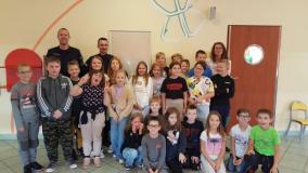 Uczniowiepodczas spotkania na temat bezpieczeństwa