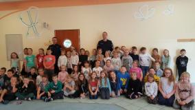 Uczniowiepodczas spotkania na temat bezpieczeństwa