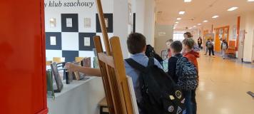 Uczniowie podczas przerwy na czytanie