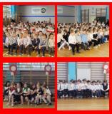 zdjęcie uczniów podczas obchodów Narodowego Święta Niepodległości