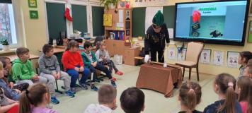 zdjęcie dzieci podczas spotkania z górnikiem