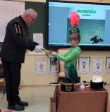 zdjęcie dzieci podczas spotkania z górnikiem