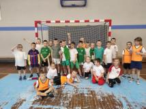 zdjęcie uczniów podczas Mini Mistrzostw Świata w Piłce Nożnej