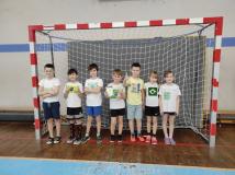 zdjęcie uczniów podczas Mini Mistrzostw Świata w Piłce Nożnej