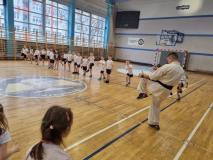 Uczniowie wraz z nauczycielem podczas lekcji otwartej