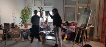 Uczniowie podczas gawedy o książce