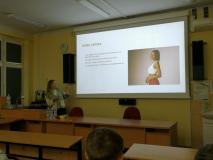 Prowadząca Ella Kobras