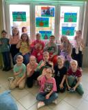 zdjęcie uczniów podczas obchodów pierwszego dnia wiosny