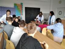 Uczniowie podczas zajęć