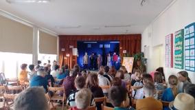 Uczniowie podczas realizacji projektu.