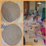 zdjęcia uczniów podczas warsztatów ceramiki