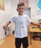 Uczeń promujący Dzien Kropki