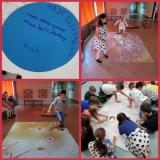 zdjęcie uczniów podczas obchodów Międzynarodowego Dnia Kropki