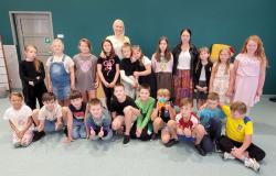 zdjęcie uczniów podczas spotkania w bibliotece