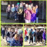 zdjęcie uczniów podczas wycieczki do schroniska