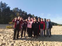 zdjęcie uczniów podczas wizyty w przemkowskim parku krajobrazowym