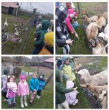 zdjęcie uczniów podczas wycieczki do osady danieli w Zamienicach