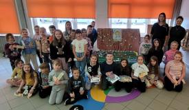 zdjęcie uczestników konkursu "Różaniec dla Maryi"