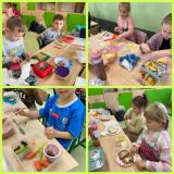 zdjęcie uczniów podczas akcji "Śniadanie daje moc"