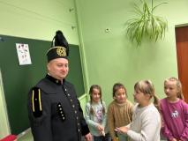 zdjęcie uczniów podczas odwiedzin górników