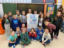 zdjęcie uczniów podczas omawiania zasad bezpiecznego spędzania czasu