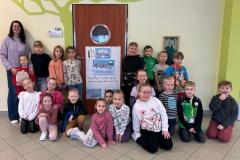 zdjęcie uczniów podczas omawiania zasad bezpiecznego spędzania czasu