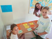 Uczennice podczas gry