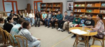 Uczniowie podczas debaty