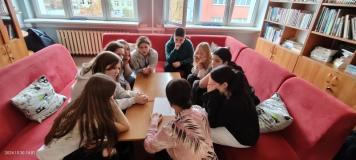 Uczniowie podczas debaty