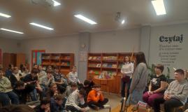 Uczennica opowiada o ulubionej książce o książce