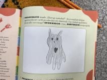 zdjęcie uczniów oraz rozwiązanych przez nich łamigłówek