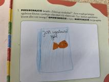 zdjęcie uczniów oraz rozwiązanych przez nich łamigłówek