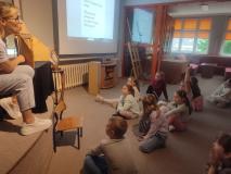 Zdjęcie uczniów podczas teatrzyku