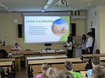 Uczniowie podczas realizacji projektu o loiczbie Pi