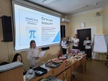 Uczniowie podczas realizacji projektu o loiczbie Pi